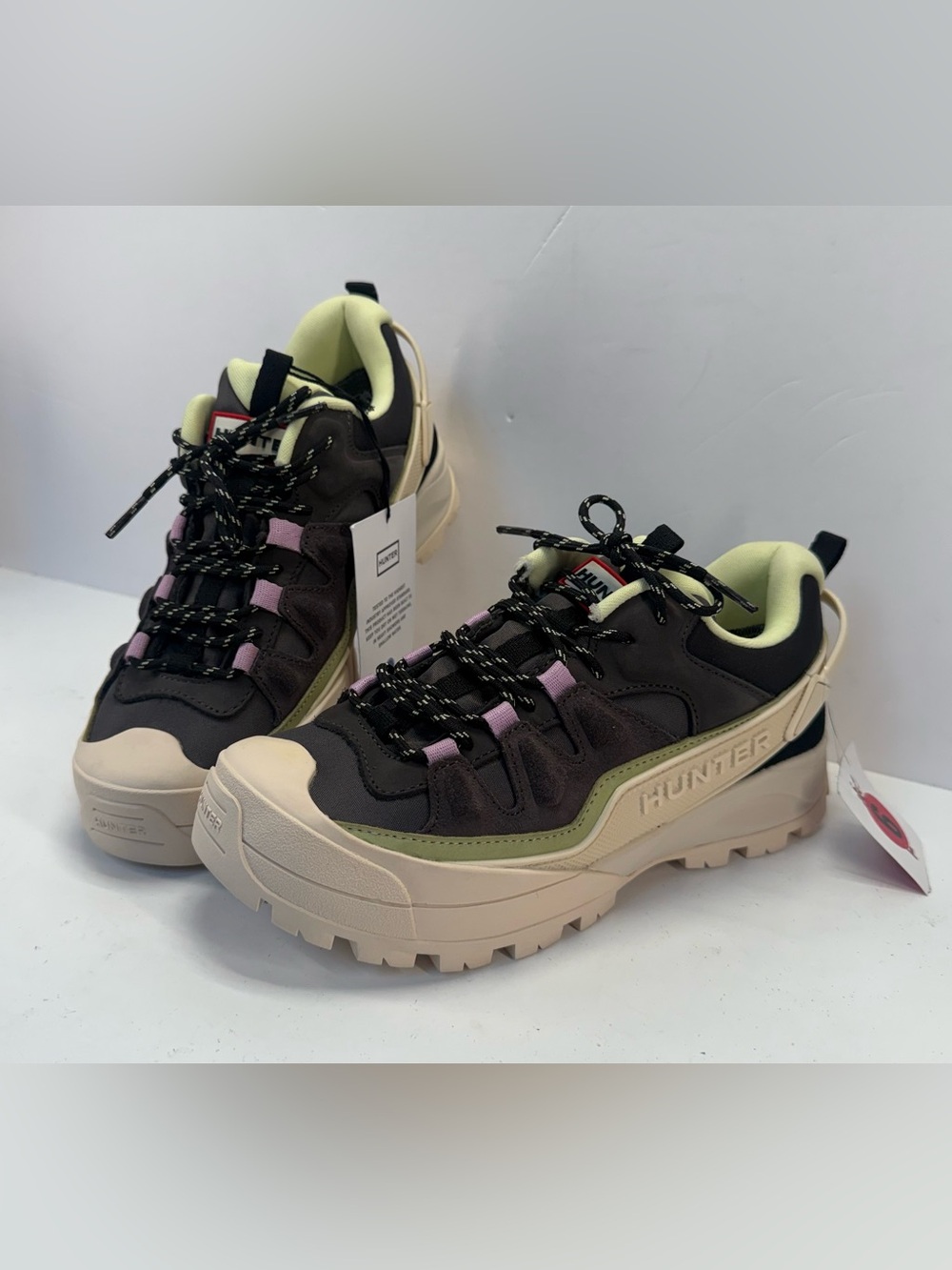 NWT Hunter Women's Nicia waterproof Trail Sneaker in Black and green size 6